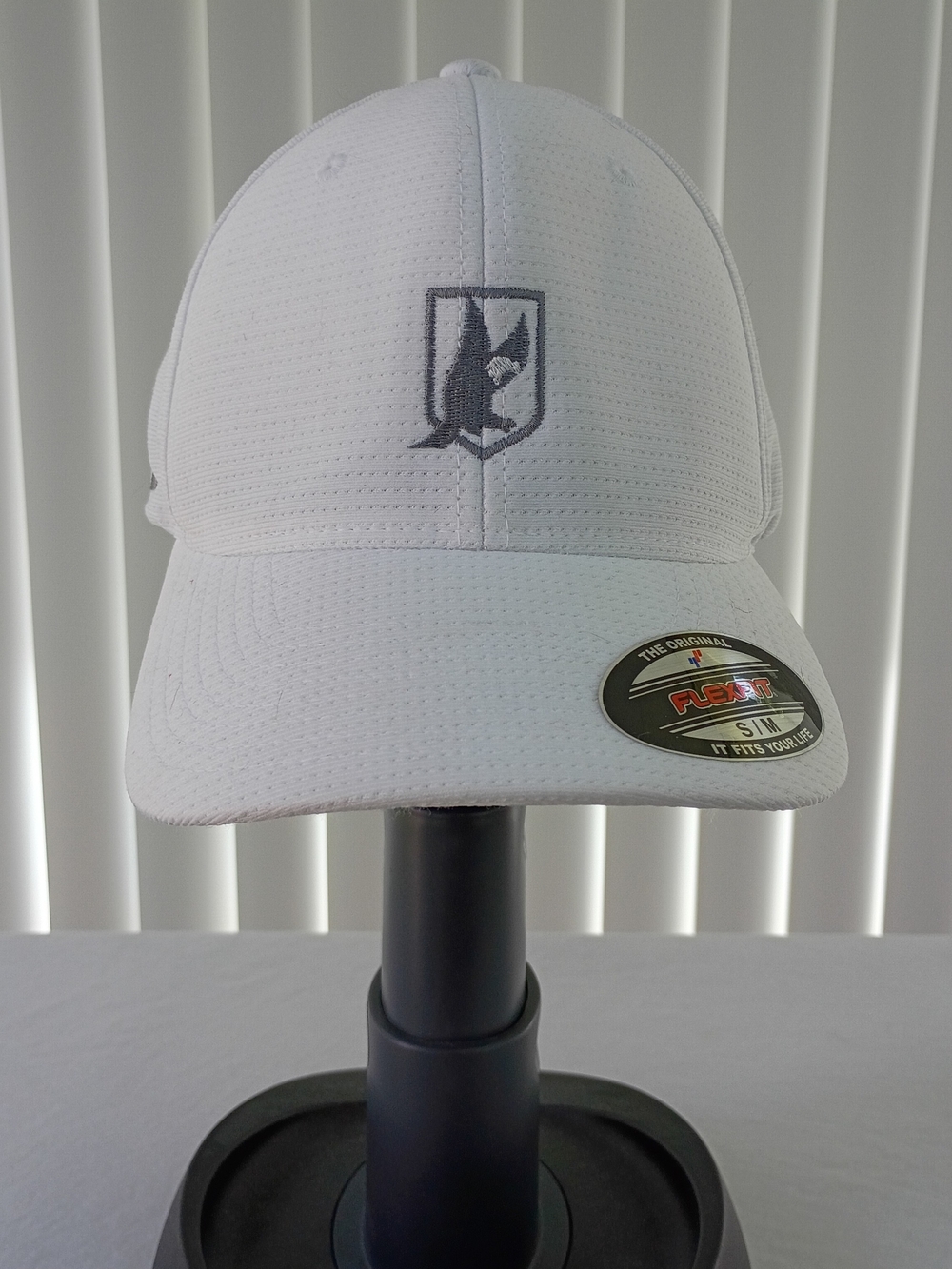Flexfit Travis Mathew Gleneagles Club White Nassau Baseball Cap NEW S/M